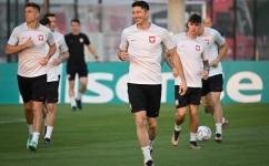 Poland's forward Robert Lewandowski takes part in a training session at the Al Kharaititat SC Training Site in Doha on November 21, 2022, on the eve of the Qatar 2022 World Cup football match between Mexico and Poland. (Photo by ANDREJ ISAKOVIC / AFP)