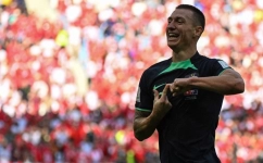 Australia's forward Mitchell Duke celebrates after scoring his team's goal during the Qatar 2022 World Cup Group D match against Tunisia at the Al-Janoub Stadium in Al-Wakrah on November 26, 2022. (Photo by Chandan KHANNA / AFP)