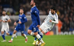 Chelsea's English defender Ben Chilwell (C) reacts before being taken off injured during the UEFA Champions League Group E football match between Chelsea and Dinamo Zagreb at Stamford Bridge in London on November 2, 2022. (Photo by Glyn KIRK / AFP)