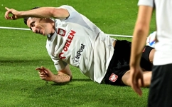 Poland's forward Robert Lewandowski reacts during a training session at the Al Kharaitiyat SC in Doha on November 18, 2022, ahead of the Qatar 2022 World Cup football tournament. (Photo by ANDREJ ISAKOVIC / AFP)