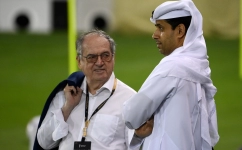 Noel Le Graet speaks with PSG chief Nasser Al Khelaifi in Doha on November 17: AFP/Franck Fife