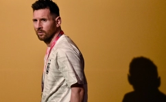 Argentina's forward Lionel Messi arrives for a press conference at the Qatar National Convention Centre (QNCC) in Doha, on November 21, 2022. (Photo by GABRIEL BOUYS / AFP)