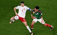 Poland’s Robert Lewandowski, left, and Mexico’s Edson Alvarez vie for the ball in their World Cup match on November 22: AFP/Francois-Xavier Marit
