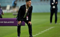 Canada's coach John Herdman reacts on the touchline during the Qatar 2022 World Cup Group F match against Croatia at the Khalifa International Stadium in Doha on November 27, 2022. (Photo by Patrick T. FALLON / AFP)