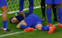 USA's forward Christian Pulisic reacts following a collision during the Qatar 2022 World Cup Group B match against Iran at the Al-Thumama Stadium in Doha on November 29, 2022. (Photo by Odd ANDERSEN / AFP)