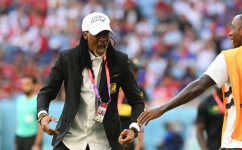 Cameroon's coach Rigobert Songreacts after his team scored the first goal during the Qatar 2022 World Cup Group G match against Serbia at the Al-Janoub Stadium in Al-Wakrah on November 28, 2022. (Photo by Issouf SANOGO / AFP)