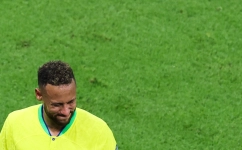 Brazil’s Neymar gestures as he is replaced during their match against Serbia: AFP/Giuseppe Cacace