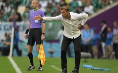 Saudi Arabia's French coach Herve Renard reacts during the Qatar 2022 World Cup Group C football match between Argentina and Saudi Arabia at the Lusail Stadium in Lusail, north of Doha on November 22, 2022. (Photo by JUAN MABROMATA / AFP)
