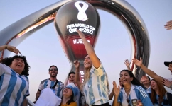 Argentina's fans cheer in front of the FIFA World Cup countdown clock in Doha on November 7, 2022, ahead of the Qatar 2022 FIFA World Cup football tournament. (Photo by Kirill KUDRYAVTSEV / AFP)
