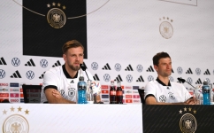 Germany's forward Thomas Mueller (right) Niclas Fuellkrug attend a press conference at the Al Shamal Stadium in Al Shamal on November 29, 2022. (Photo by INA FASSBENDER / AFP)