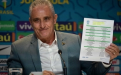 Brazil's coach Tite shows the list of players for the upcoming Qatar 2022 World Cup football tournament, at the Brazilian Football Confederation (CBF) headquarters in Rio de Janeiro, Brazil, on November 7, 2022. (Photo by Carl DE SOUZA / AFP)