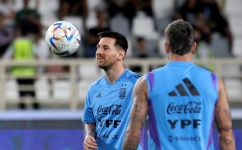 Argentina's forward Lionel Messi (L) controls a ball during a training camp in Abu Dhabi ahead of the Qatar 2022 FIFA football World Cup, at the Nahyan Stadium, on November 14, 2022. (Photo by Karim SAHIB / AFP)