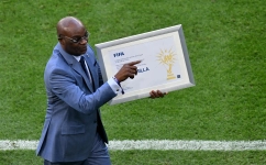 Roger Milla holds a special FIFA award presented by its chief Gianni Infantino before the start of Cameroon’s match against Switzerland: AFP/Glyn Kirk