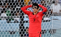 South Korea's midfielder Son Heung-min reacts after failing to score during the Qatar 2022 World Cup Group H match against Uruguay at the Education City Stadium in Al-Rayyan on November 24, 2022. (Photo by JUNG Yeon-je / AFP)