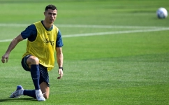 Portugal's forward Cristiano Ronaldo takes part in a training session at Shahaniya Sports Club in Al Samriya on November 21, 2022. (Photo by PATRICIA DE MELO MOREIRA / AFP)