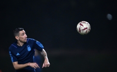 Argentina's midfielder Angel Di Maria takes part in a training session at Qatar University training site 3 in Doha on December 17, 2022. (Photo by Kirill KUDRYAVTSEV / AFP)