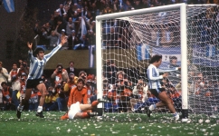 This file photo taken on June 25, 1978, shows Argentina’s Mario Kempes, left, celebrating after scoring against the Netherlands in the final in Buenos Aires: AFP