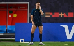 Cristiano Ronaldo attends a training session at the Al Shahaniya SC training site, northwest of Doha on December 5, 2022. (Photo by PATRICIA DE MELO MOREIRA / AFP)