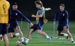 Croatia's midfielder Luka Modric takes part in a training session at the Al Erssal Training Site 3 in Doha on December 12, 2022. (Photo by JACK GUEZ / AFP)