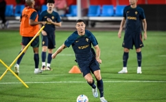 Portugal's Cristiano Ronaldo takes part with his teammates in a training session at Shahaniya Sports Club of Al Samriya Autograph Collection Hotel in Al Samriya, Qatar, on December 4, 2022. (Photo by PATRICIA DE MELO MOREIRA / AFP)