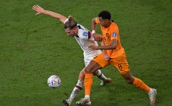 USA’s Walker Zimmerman, left, being challenged by the Netherlands’ Cody Gakpo: AFP/Raul Arboleda