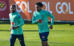 Neymar, left, and Marquinhos: AFP/Isabella Bonotto