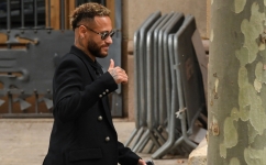 In this file photo taken on October 17, 2022, PSG Brazilian forward Neymar gestures as he leaves leaves after attending the opening audience at the courthouse in Barcelona, on the first day of his trial.  (Photo by Pau BARRENA / AFP)