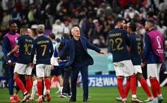 France's coach Didier Deschamps (centre) celebrates with his players after they won the Qatar 2022 World Cup quarter-final match against England at the Al-Bayt Stadium in Al Khor  on December 10, 2022. (Photo by Anne-Christine POUJOULAT / AFP)