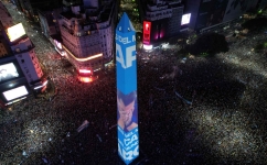 In this aerial view fans of Argentina celebrate winning the Qatar 2022 World Cup against France at the Obelisk in Buenos Aires, on December 18, 2022. (Photo by Emiliano LASALVIA / AFP)