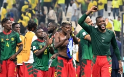 Cameroon's midfielder #22 Olivier Ntcham (right) and teammates celebrate after the Qatar 2022 World Cup Group G match against Brazil at the Lusail Stadium in Lusail on December 2, 2022. (Photo by Issouf SANOGO / AFP)