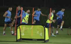 Argentina's forward Lionel Messi (centre) attends a training session with teammates at Qatar University in Doha, on December 6, 2022 during the Qatar 2022 World Cup tournament. (Photo by JUAN MABROMATA / AFP)