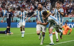 Argentina's Julian Alvarez (centre) celebrates with Lionel Messi after scoring the second goal during the Qatar 2022 World Cup semi-final match against Croatia at Lusail Stadium in Lusail on December 13, 2022. (Photo by JACK GUEZ / AFP)