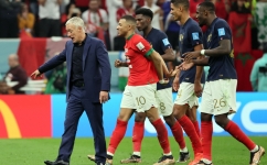 France's coach Didier Deschamps and his players celebrate their victory in the Qatar 2022 World Cup semi-final match against Morocco at the Al-Bayt Stadium in Al Khor, north of Doha on December 14, 2022. (Photo by KARIM JAAFAR / AFP)