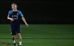 Croatia's midfielder Luka Modric takes part in a training session with teammates at the team's Al Erssal training camp in Doha on December 3, 2022. (Photo by OZAN KOSE / AFP)