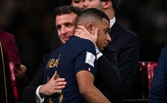 French President Emmanuel Macron consoles Kylian Mbappe at the closing ceremony: AFP/Kirill Kudryavtsev
