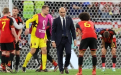 Belgium's coach Roberto Martinez checks on his team after the Qatar 2022 World Cup Group F match against Croatia at the Ahmad Bin Ali Stadium in Al-Rayyan on December 1, 2022. (Photo by JACK GUEZ / AFP)