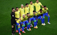 Brazil players pose before the start of their World Cup quarterfinal against Croatia on December 9, 2022: AFP/Anne-Christine Poujoulat