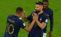 France's Kylian Mbappe (left) celebrates with Olivier Giroud after scoring his team's second goal during the Qatar 2022 round of 16 match against Poland at the Al-Thumama Stadium in Doha on December 4, 2022. (Photo by Odd ANDERSEN / AFP)