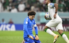 Mexico's goalkeeper Guillermo Ochoa (left) reacts after Saudi Arabia's Salem Al-Dawsari scored his team's first goal during the Qatar 2022 World Cup Group C match at the Lusail Stadium, on November 30, 2022. (Photo by PATRICIA DE MELO MOREIRA / AFP)
