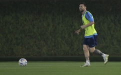 Argentina's forward Lionel Messi attends a training session with teammates at Qatar University in Doha, on December 6, 2022 during the Qatar 2022 World Cup tournament. (Photo by JUAN MABROMATA / AFP)