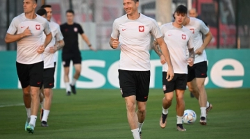 Poland's forward Robert Lewandowski takes part in a training session at the Al Kharaititat SC Training Site in Doha on November 21, 2022, on the eve of the Qatar 2022 World Cup football match between Mexico and Poland. (Photo by ANDREJ ISAKOVIC / AFP)