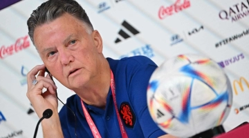 Netherlands' coach Louis Van Gaal addresses a press conference at the Qatar National Convention Center (QNCC) in Doha on November 24, 2022. (Photo by Alberto PIZZOLI / AFP)