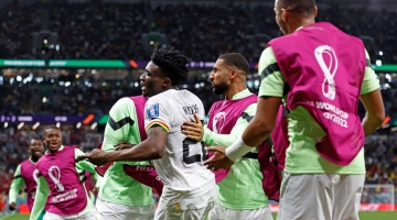 Ghana's Mohammed Kudus celebrates scoring the third goal with his teammates during the Qatar 2022 World Cup Group H match against South Korea at the Education City Stadium in Al-Rayyan on November 28, 2022. (Photo by Khaled DESOUKI / AFP)