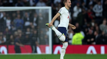 Tottenham Hotspur's English striker Harry Kane stretches during the English Premier League football match between Tottenham Hotspur and Leeds United at the Tottenham Hotspur Stadium in London, on November 12, 2022. (Photo by ISABEL INFANTES / AFP)