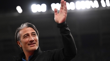 Switzerland's coach Murat Yakin waves to supporters as he arrives for the Qatar 2022 World Cup Group G match against Brazil at Stadium 974 in Doha on November 28, 2022. (Photo by Fabrice COFFRINI / AFP)