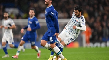 Chelsea's English defender Ben Chilwell (C) reacts before being taken off injured during the UEFA Champions League Group E football match between Chelsea and Dinamo Zagreb at Stamford Bridge in London on November 2, 2022. (Photo by Glyn KIRK / AFP)