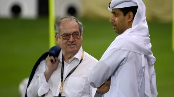 Noel Le Graet speaks with PSG chief Nasser Al Khelaifi in Doha on November 17: AFP/Franck Fife