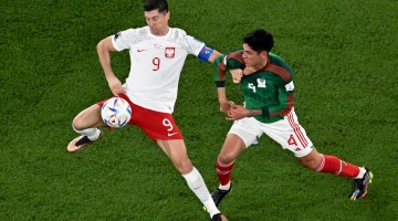 Poland’s Robert Lewandowski, left, and Mexico’s Edson Alvarez vie for the ball in their World Cup match on November 22: AFP/Francois-Xavier Marit
