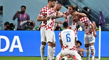 Croatia's players celebrate after Andrej Kramaric scored their team's third goal during the Qatar 2022 World Cup Group F match against Canada at the Khalifa International Stadium in Doha on November 27, 2022. (Photo by Anne-Christine POUJOULAT / AFP)