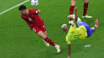 Brazil’s Richarlison scores his second goal against Serbia: AFP/Giuseppe Cacace
